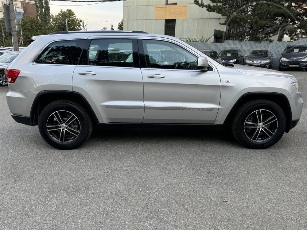 Jeep Grand Cherokee 3,0 NADHERN STAV+ Velk servi