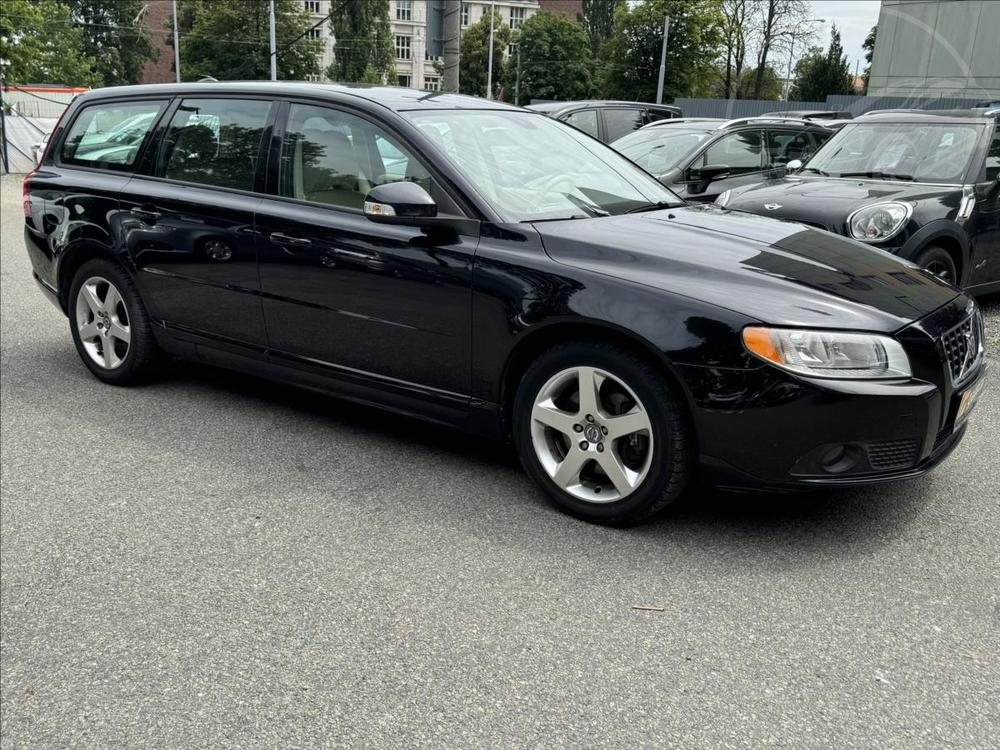 Volvo V70 2,4 D5+136kw BEZ KOROZE !!