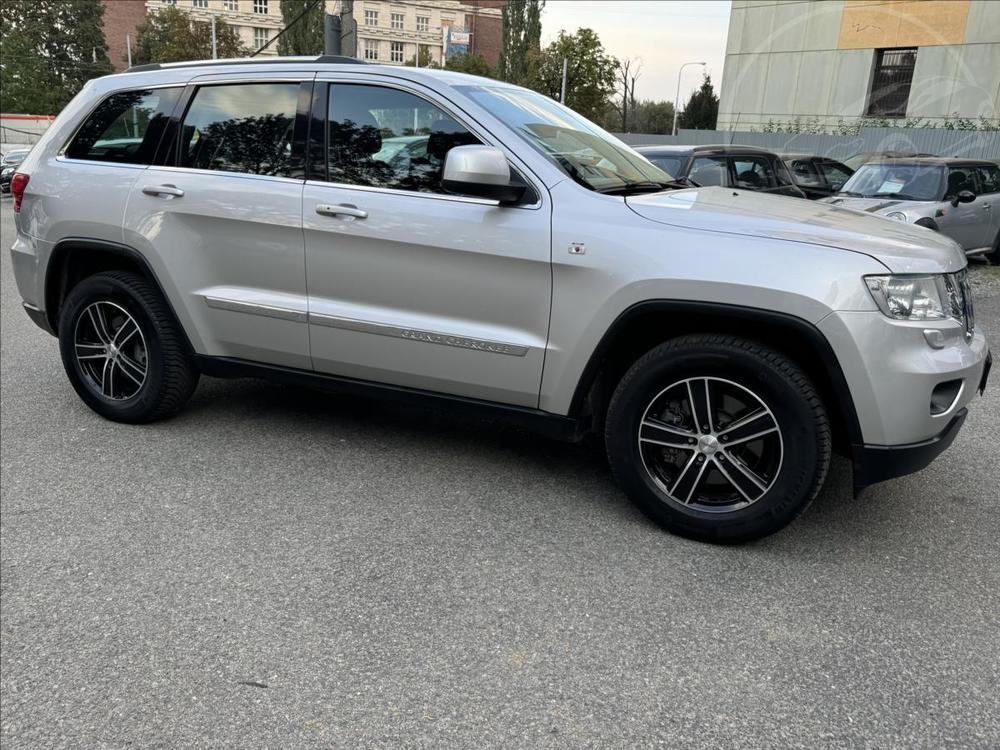 Jeep Grand Cherokee 3,0 NADHERN STAV+ Velk servi