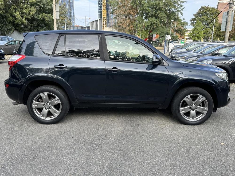 Toyota RAV4 2,2 EXCLUSIV+KRASN STAV !