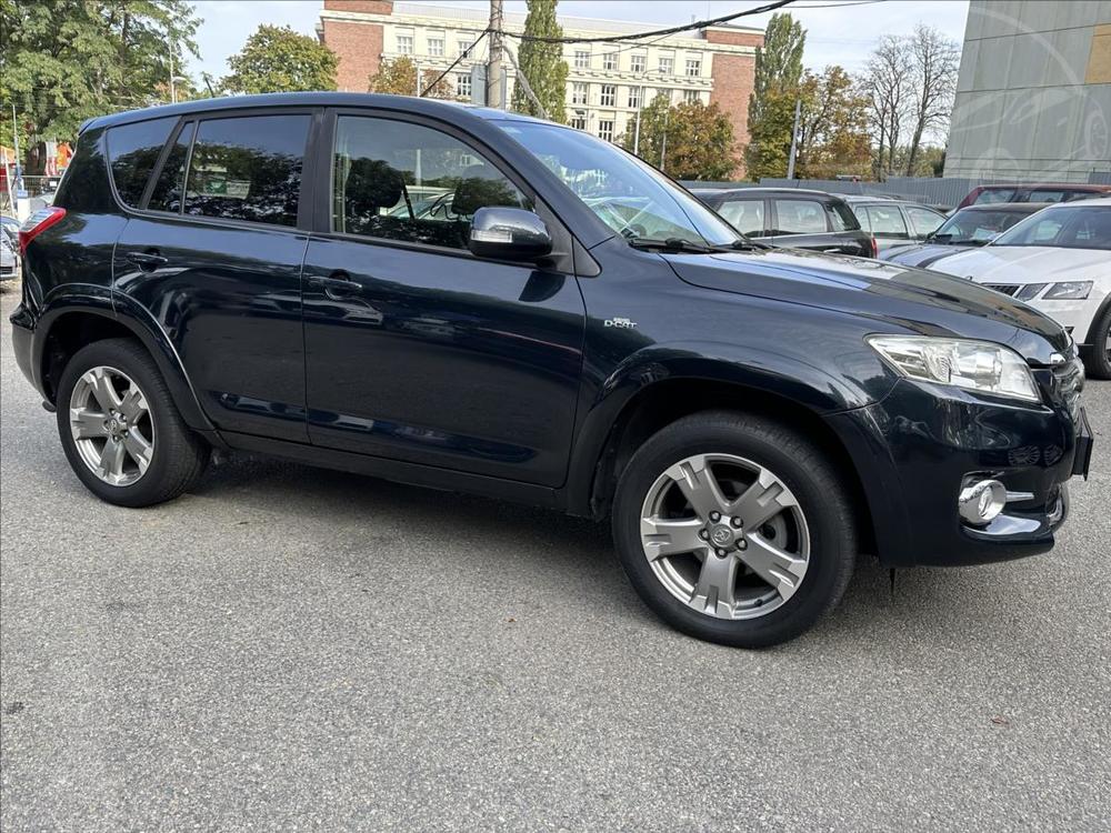 Toyota RAV4 2,2 EXCLUSIV+KRASN STAV !