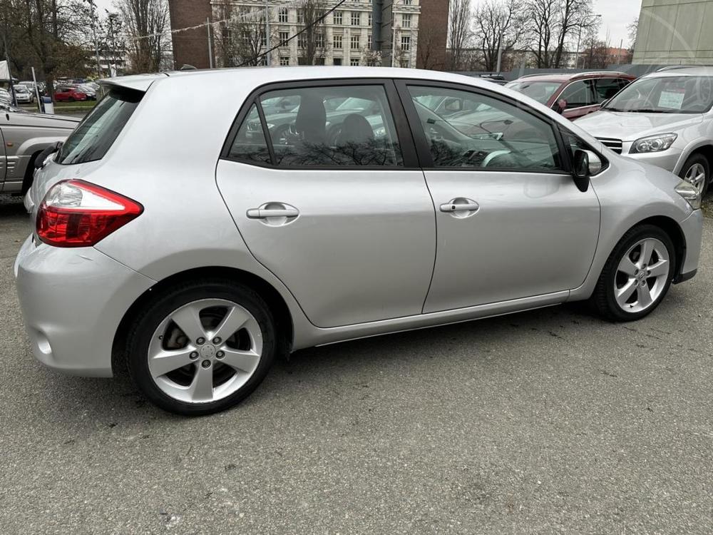 Toyota Auris 1,8 Automat+!