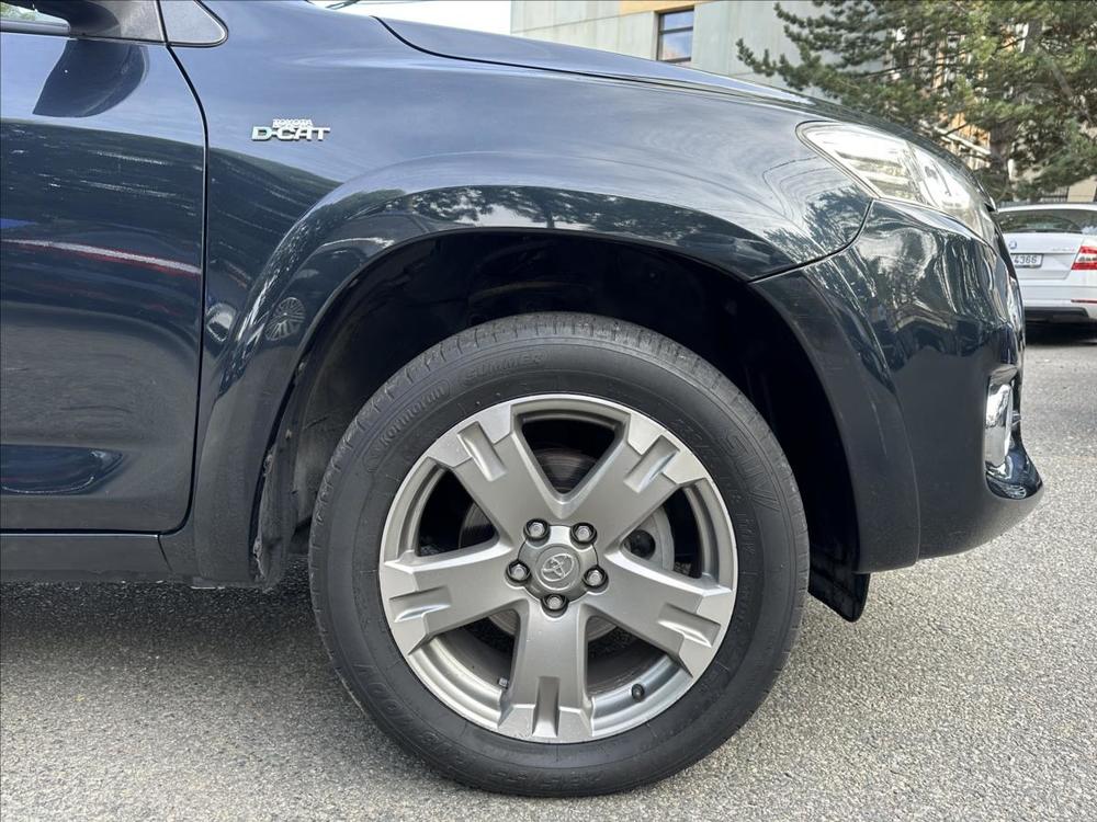 Toyota RAV4 2,2 EXCLUSIV+KRASN STAV !