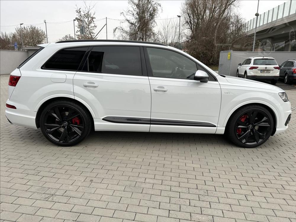 Audi SQ7 4,0 ZARUKA+BLACK+RS.22 !!