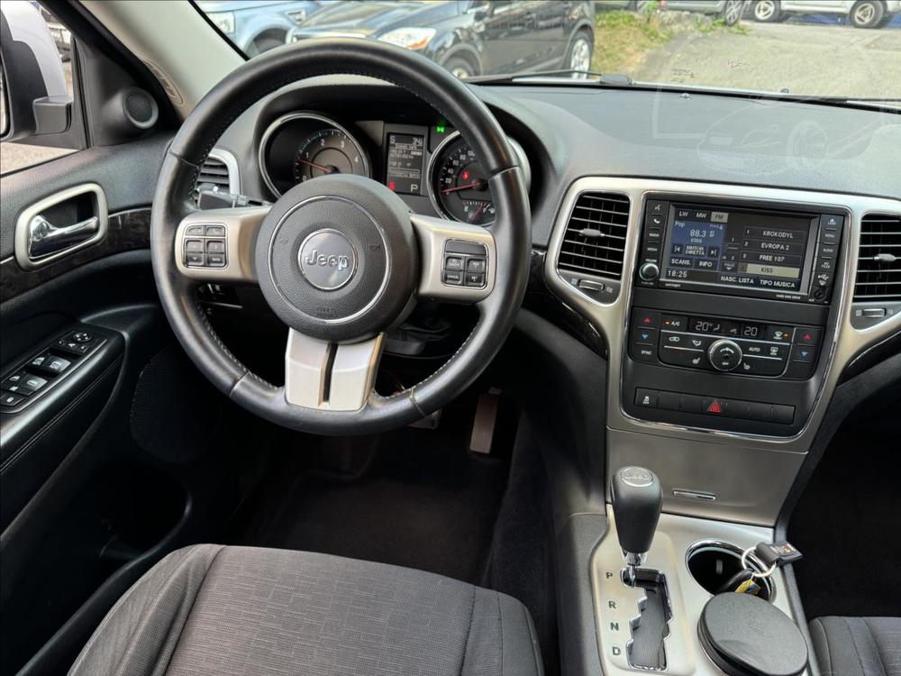 Jeep Grand Cherokee 3,0 NADHERN STAV+ Velk servi