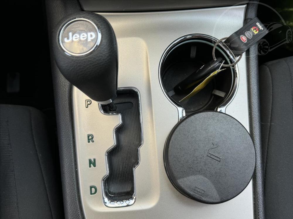 Jeep Grand Cherokee 3,0 NADHERN STAV+ Velk servi