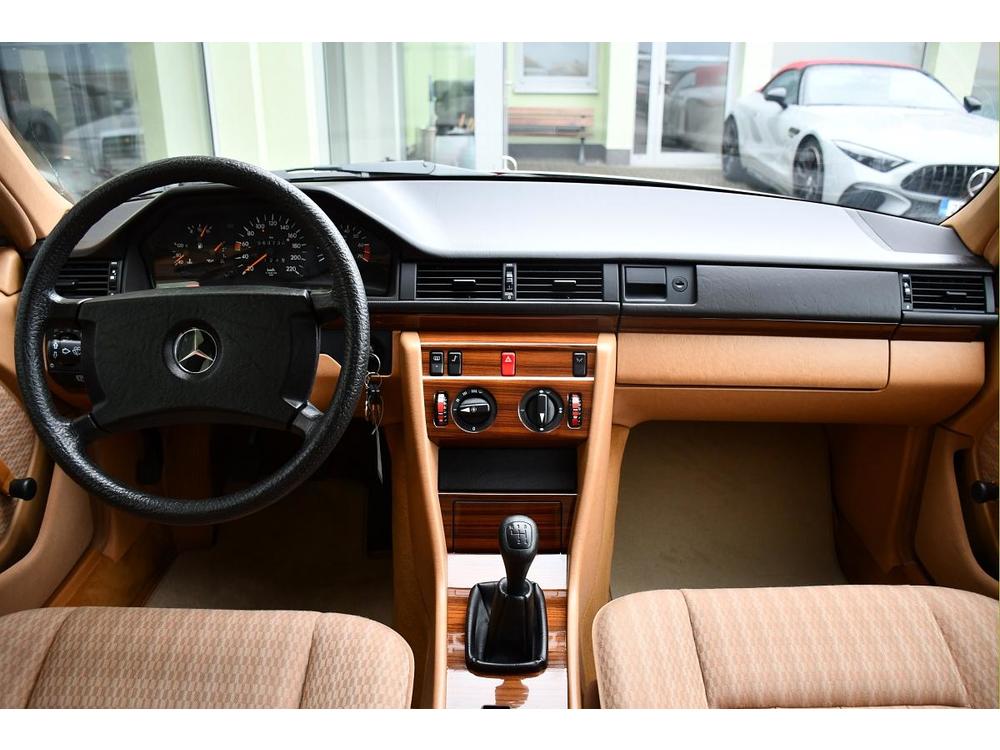 Mercedes-Benz 124 230E PKN STAV 63.730KM !