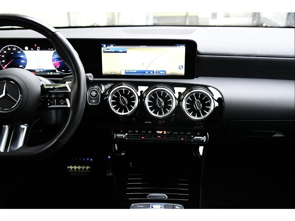 Mercedes-Benz A 180 ZRUKA LED NAV VIRTUAL 1M