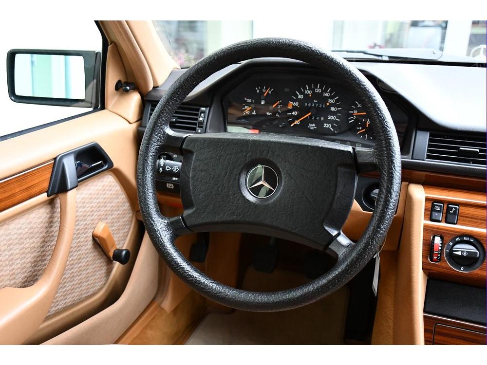 Mercedes-Benz 124 230E PKN STAV 63.730KM !