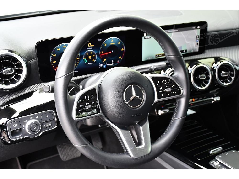 Mercedes-Benz CLA 200d LED VIRTUAL ZRUKA NAV 1M