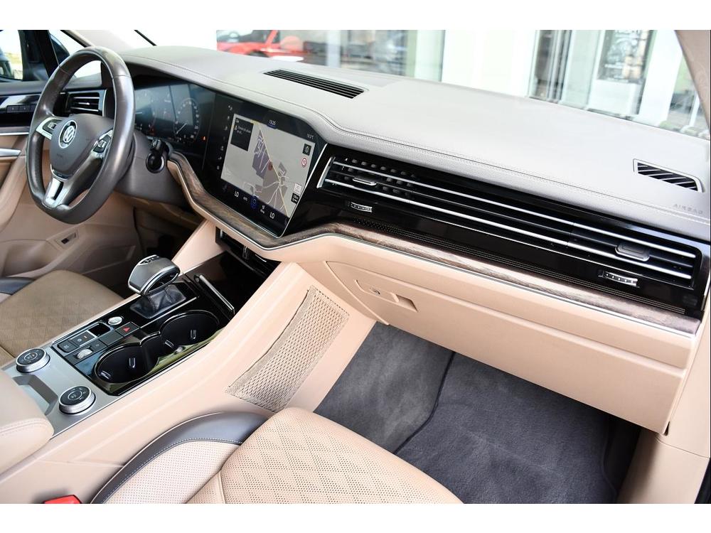 Volkswagen Touareg 3.0TDi TAN VZDUCH R 1.M