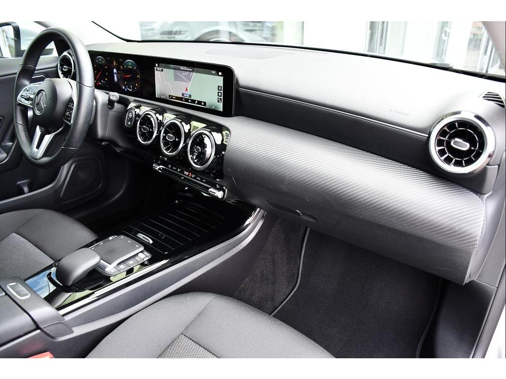 Mercedes-Benz CLA 200d LED VIRTUAL ZRUKA NAV 1M