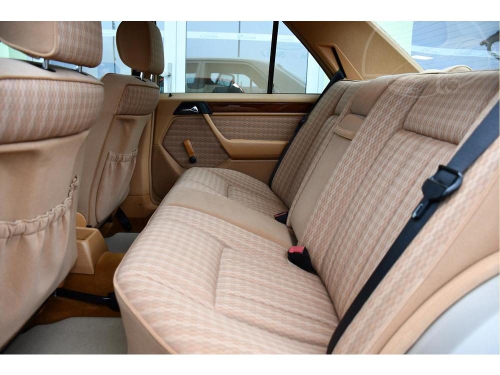 Mercedes-Benz 124 230E PKN STAV 63.730KM !