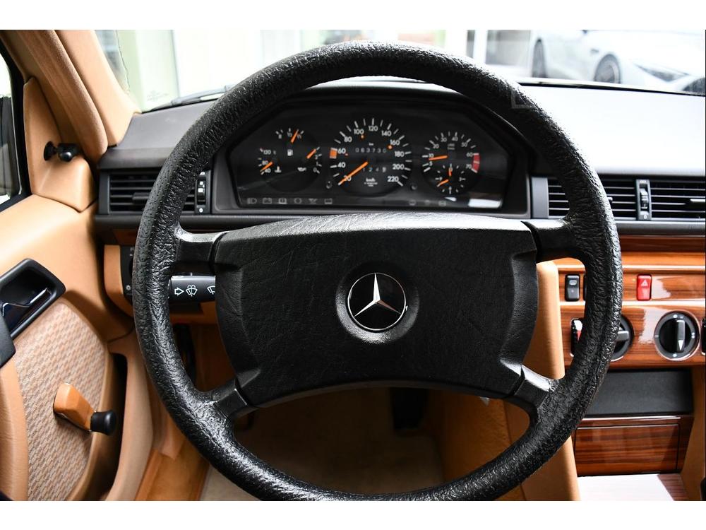 Mercedes-Benz 124 230E PKN STAV 63.730KM !