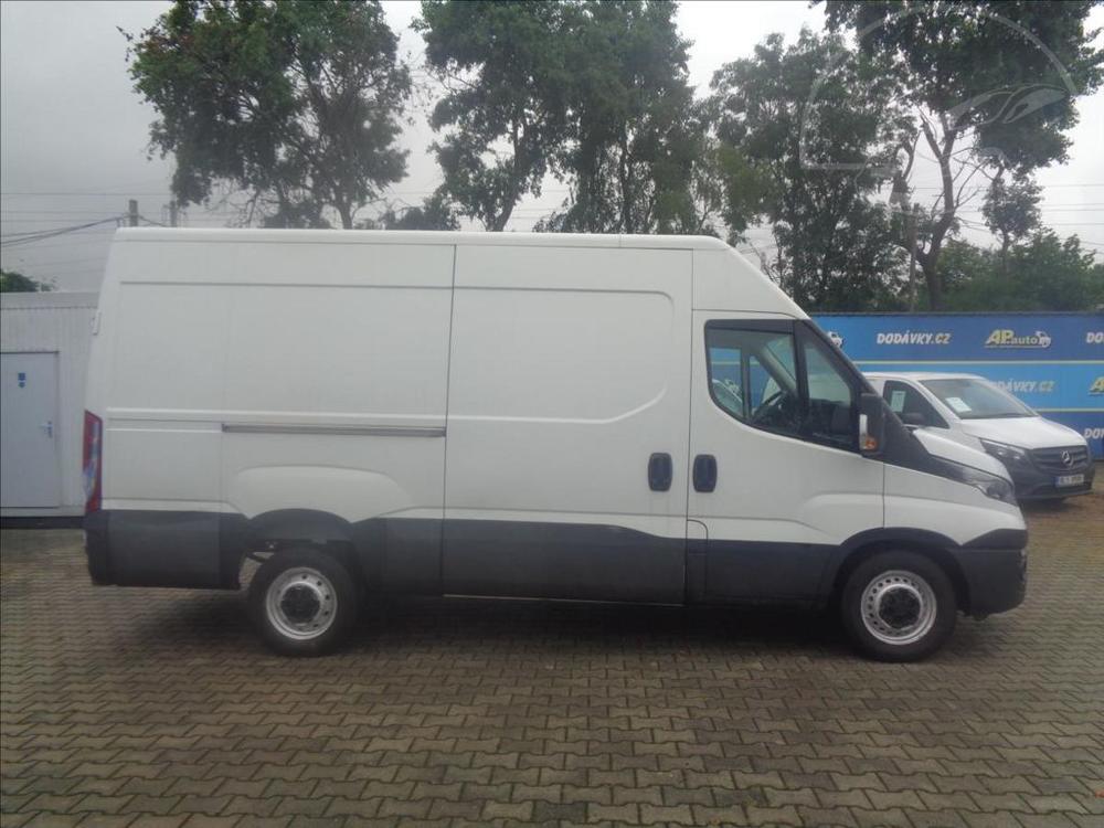 Iveco Daily 2,3 HPT  L2H2 KLIMATRONIC SERVISKA