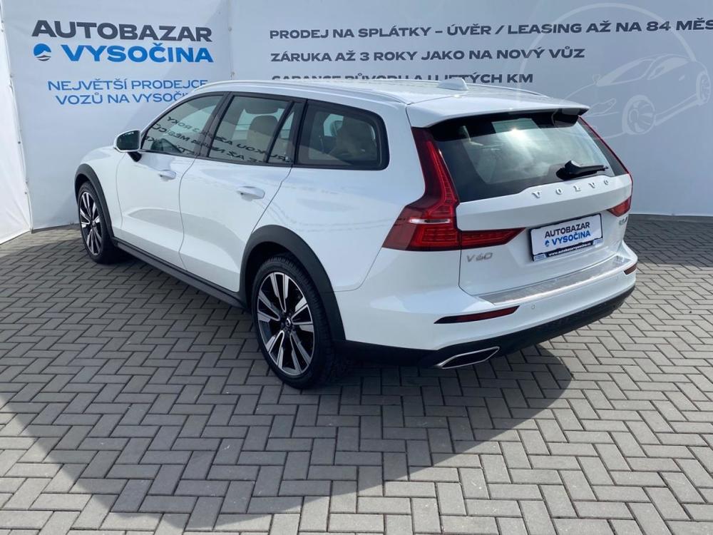 Volvo V60 D4 140kW! AT! Cross Country!R