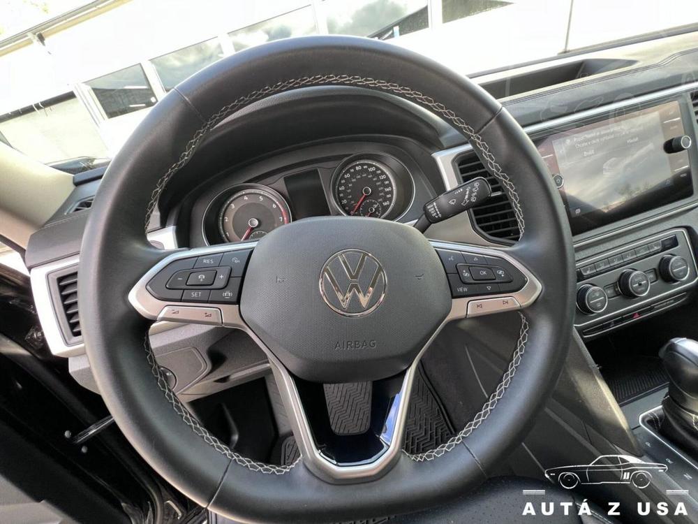 Volkswagen  SE w/Technology