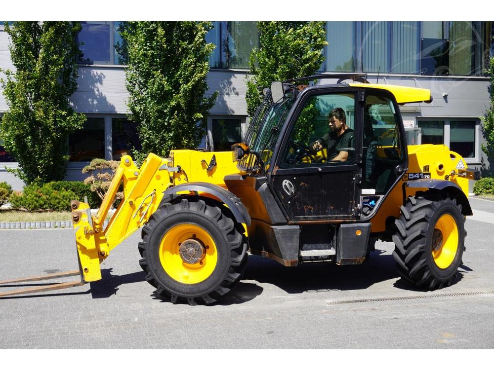 JCB  541-70WM 110 HP telehandler