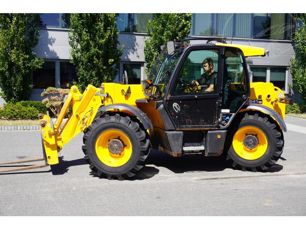 JCB  541-70WM 110 HP telehandler