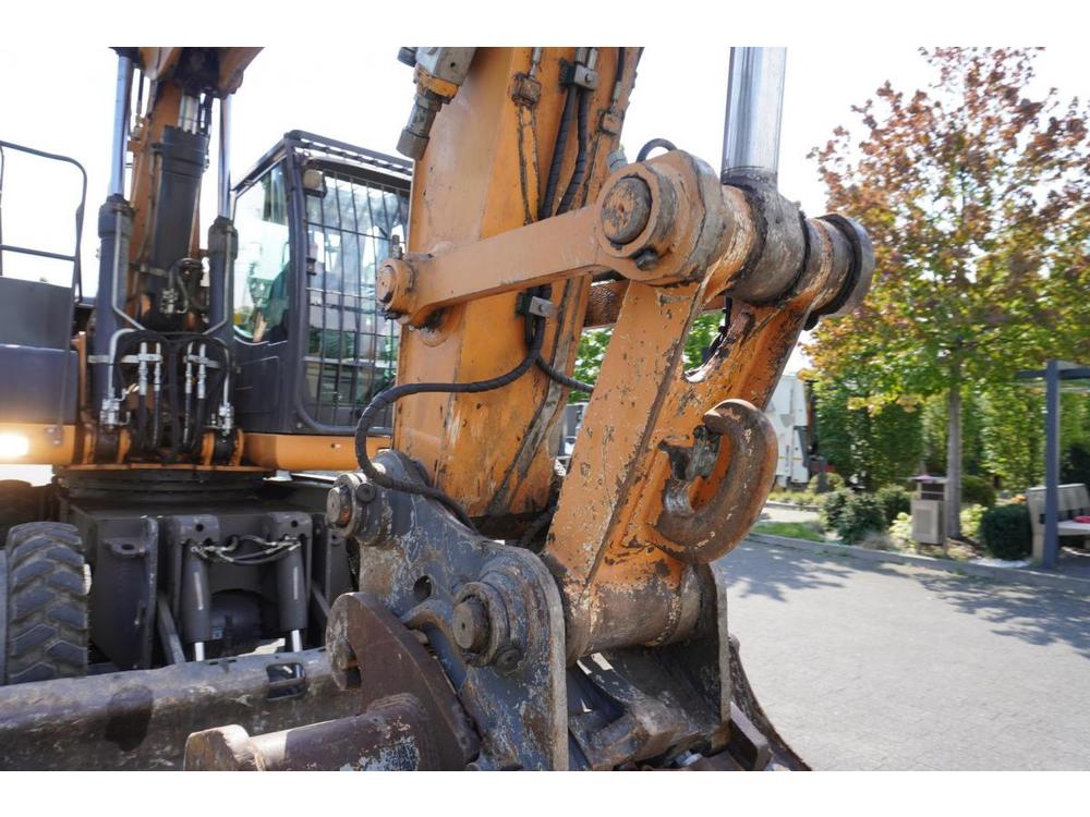 Case  WX218 / 23t wheeled excavator