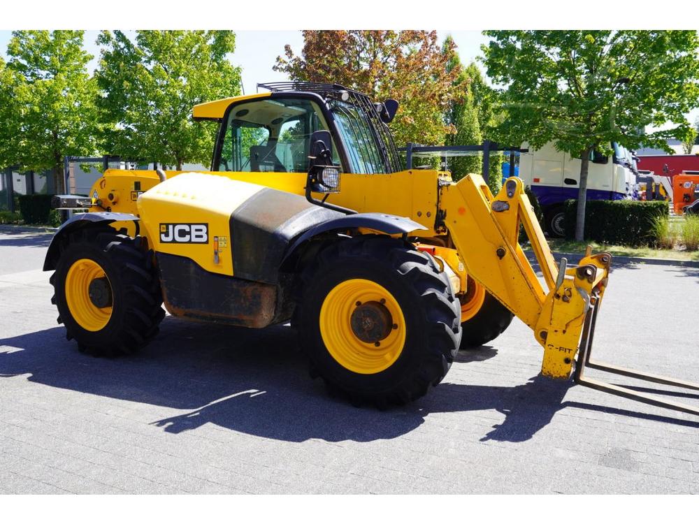 JCB  541-70WM 110 HP telehandler