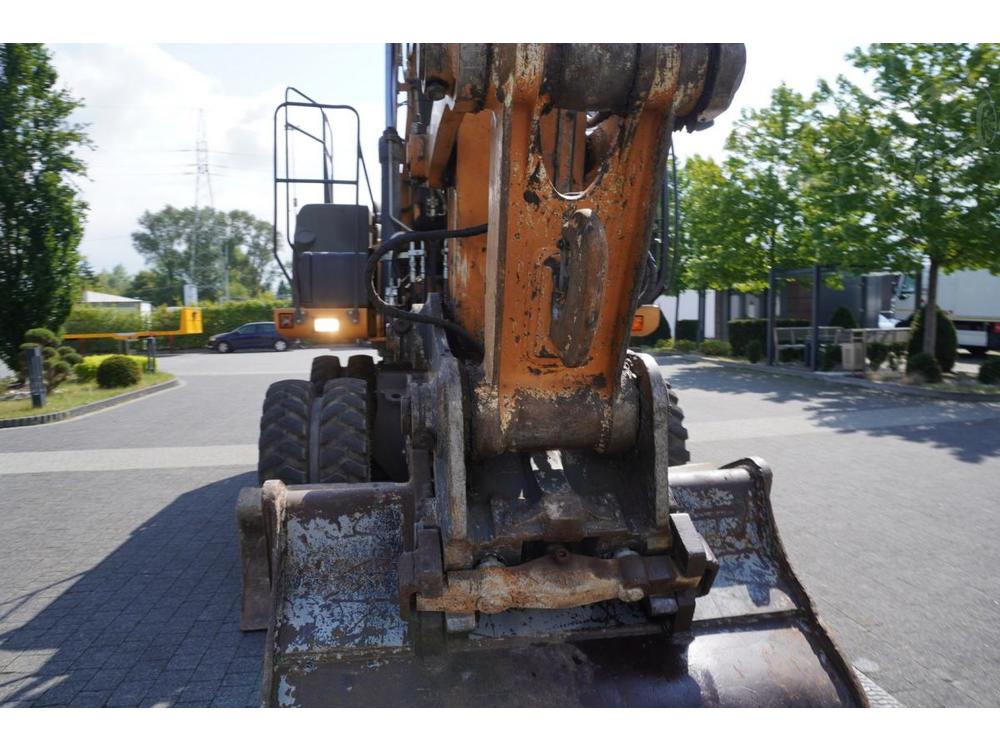 Case  WX218 / 23t wheeled excavator