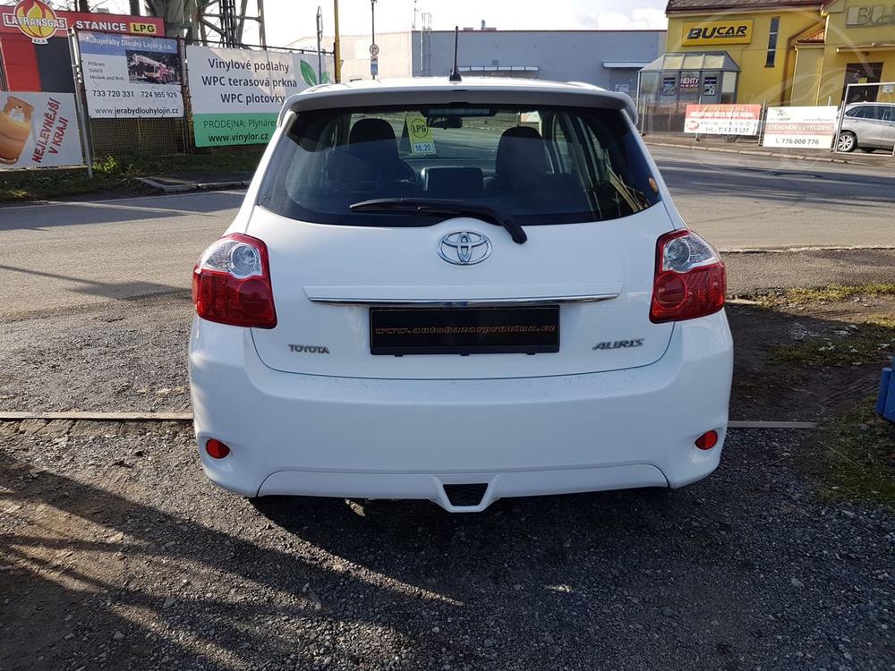 Toyota Auris 1.3i 73KW 60.000KM,NOV STK