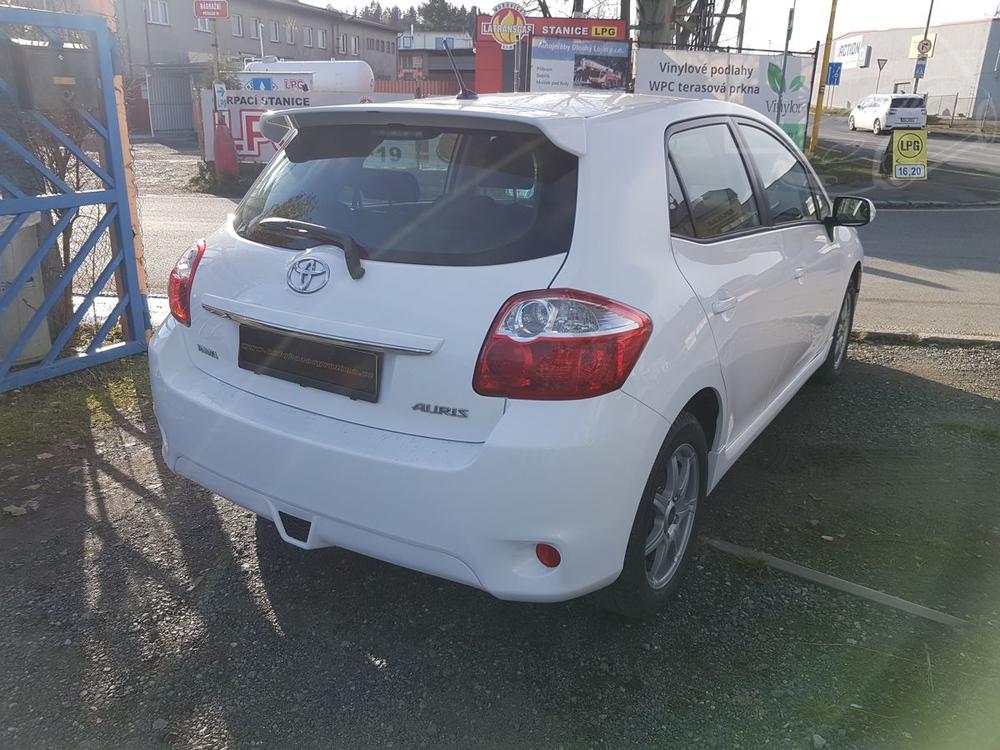 Toyota Auris 1.3i 73KW 60.000KM,NOV STK