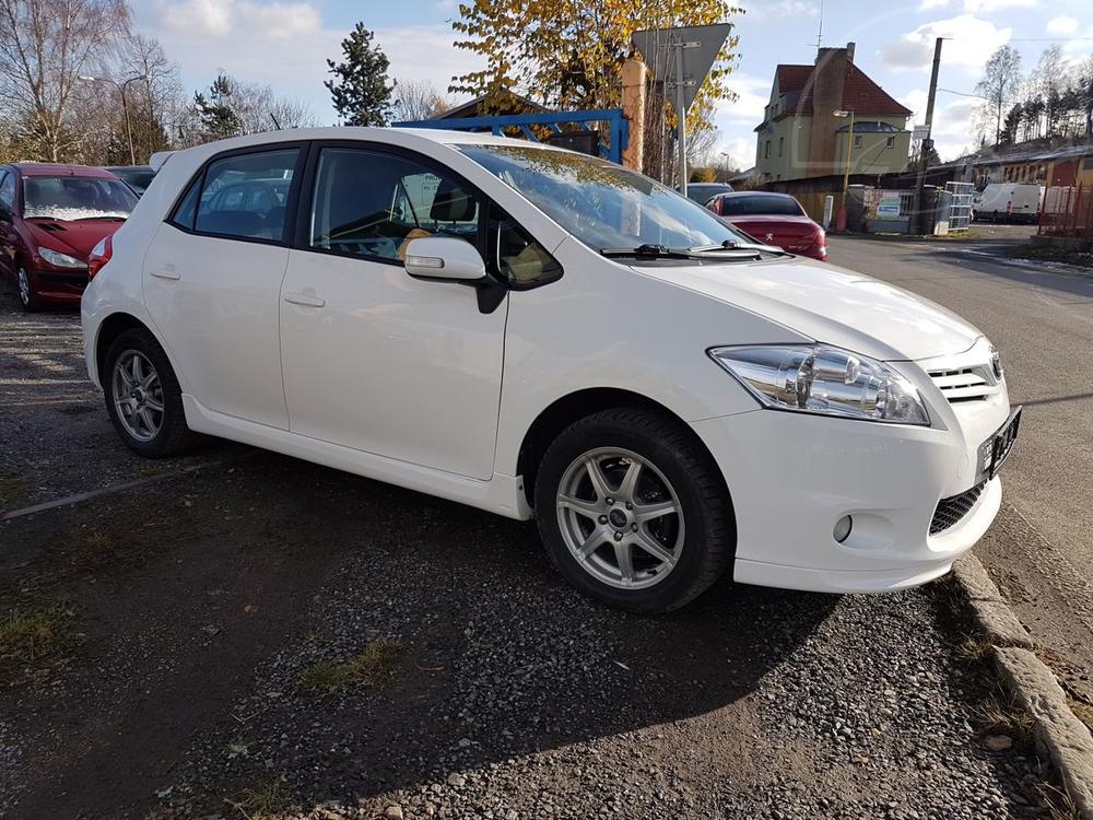 Toyota Auris 1.3i 73KW 60.000KM,NOV STK