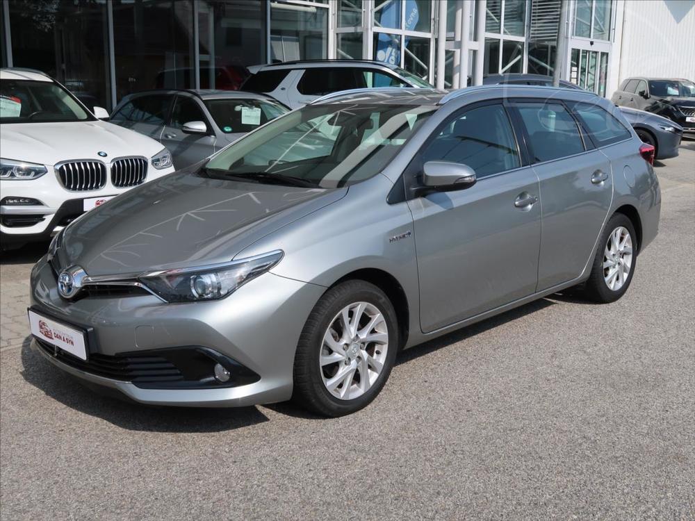 Prodm Toyota Auris 1,8 Hybrid e-CVT Active TS