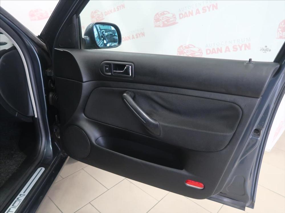 Volkswagen Golf 2,0 i 85KW Edition AUTOMAT