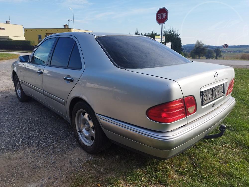 Mercedes-Benz E 230 2.3 i