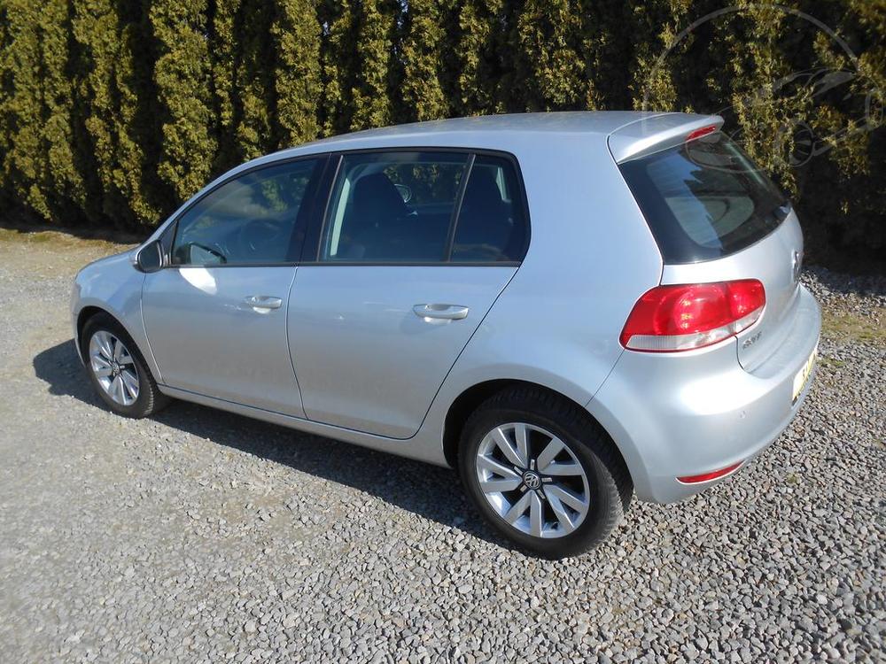 Volkswagen Golf 1,6tdi,77kw,vyh.sedaky