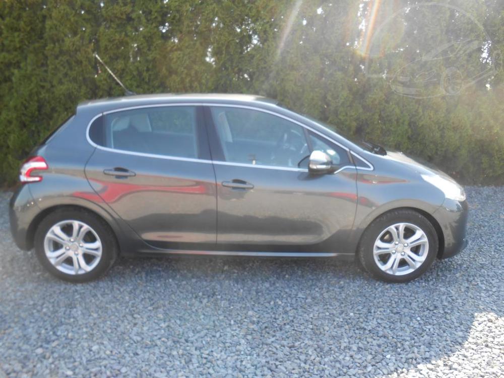 Peugeot 208 ALLURE,NAVI, LED,CHROM!!