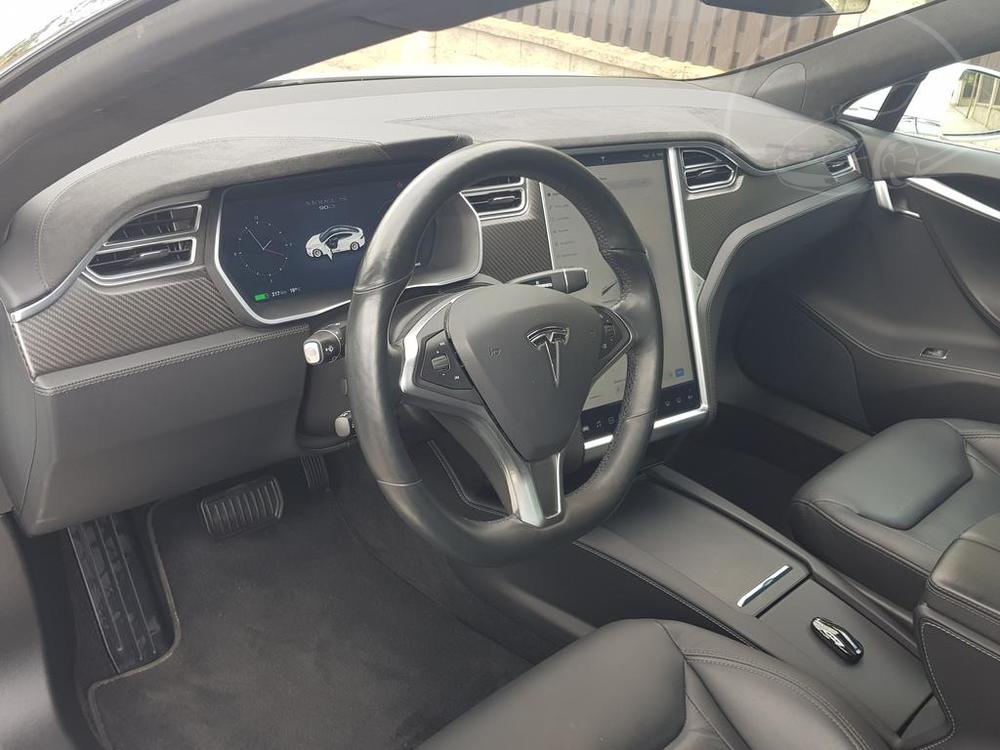Tesla Model S 90D* 4x4, Nabjen zdarma