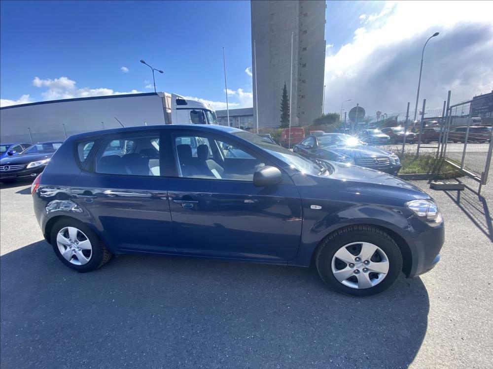 Kia Ceed 1,4 i / 1.MAJ./SERV.KNIHA/