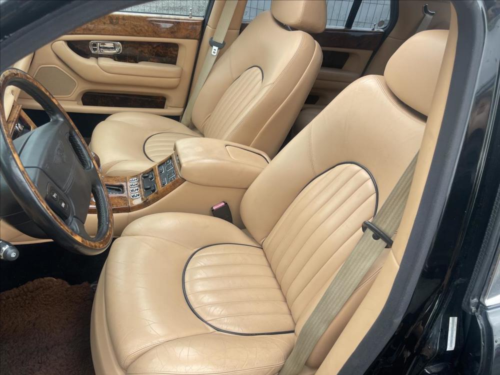 Bentley Arnage 6,8