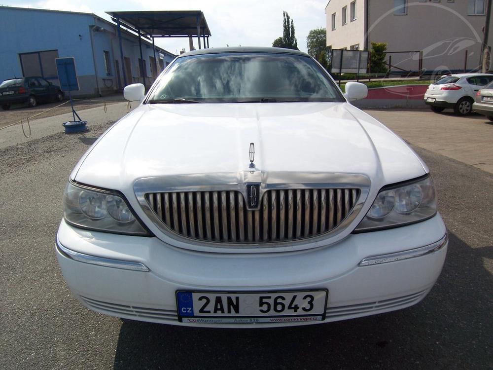 Lincoln Town Car limo 120 TIFANNY