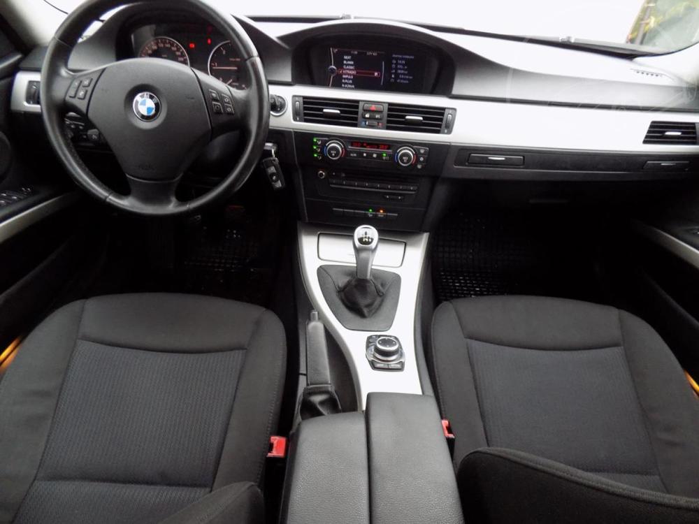 BMW 320 d/xDrive/Bi-xenon/NAVI/