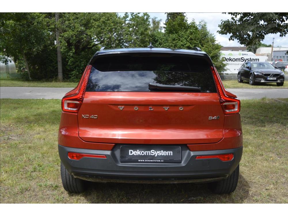 Volvo XC40 2,0 B4 AWD benzn Momentum Aut