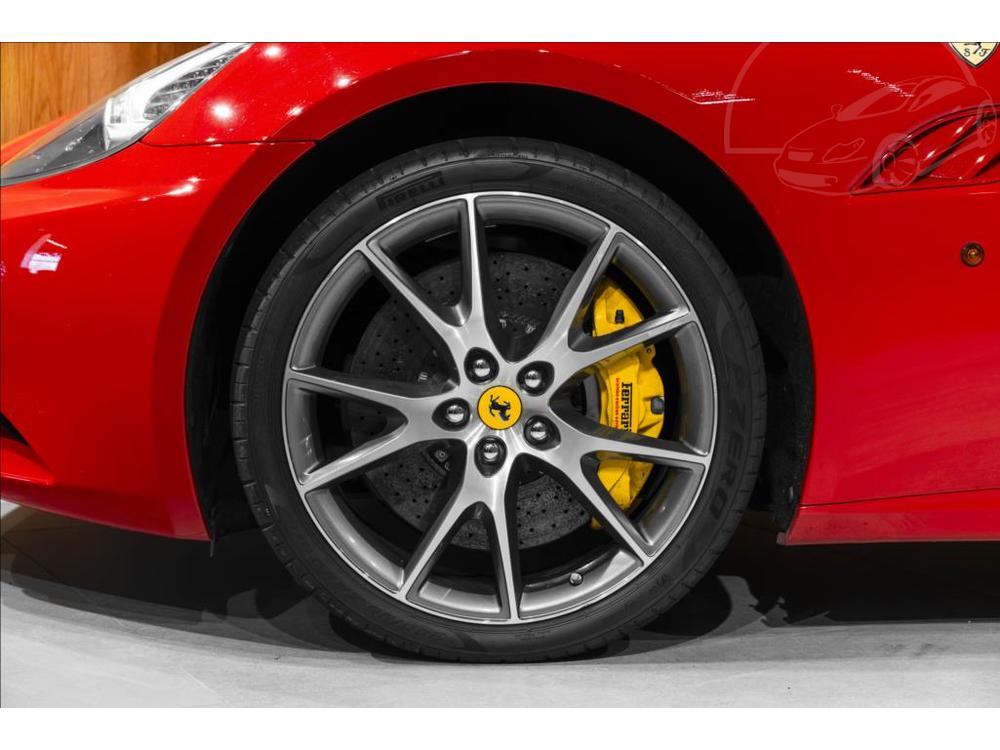 Ferrari California 4,3 4.3 V8, ROSSO CORSA, MAGNE
