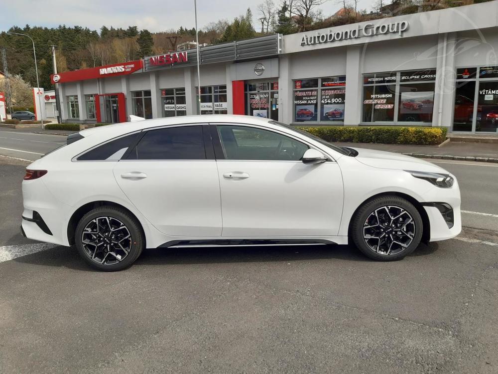 Kia ProCeed GT LINE PLUS 1.5 T-GDi MT