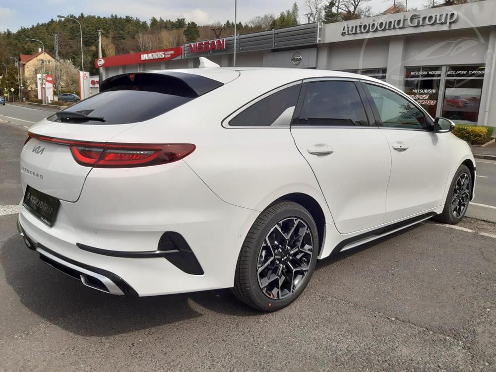 Kia ProCeed GT LINE 1.5 T-GDI MT+RECARO