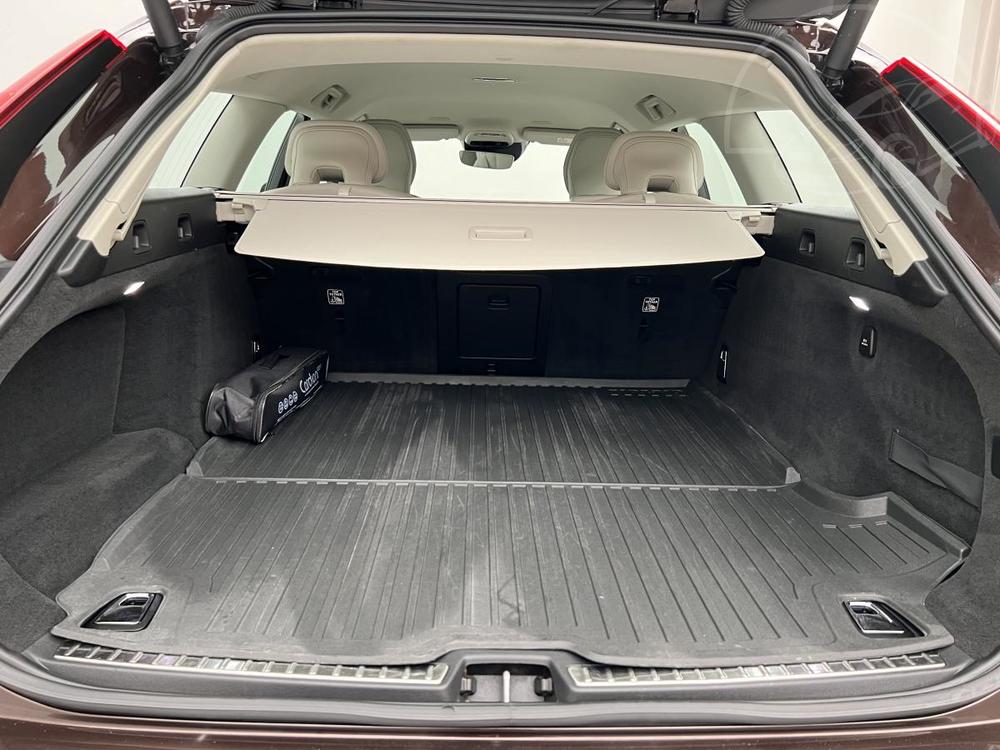 Volvo V90 D4 MOMENTUM AUT