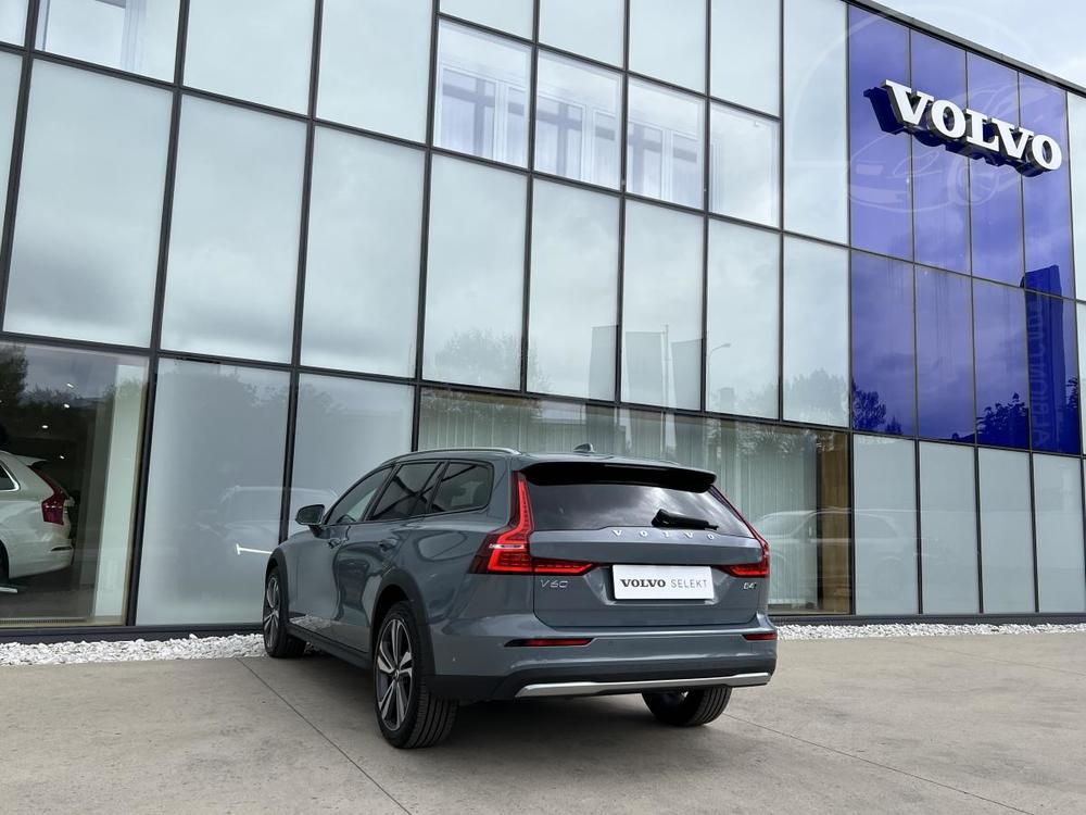 Volvo V60 CROSS COUNTRY B4 AWD Aut 1.maj