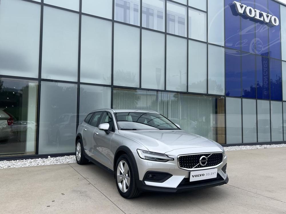 Volvo V60 CROSS COUNTRY B4 AWD Aut 1.maj