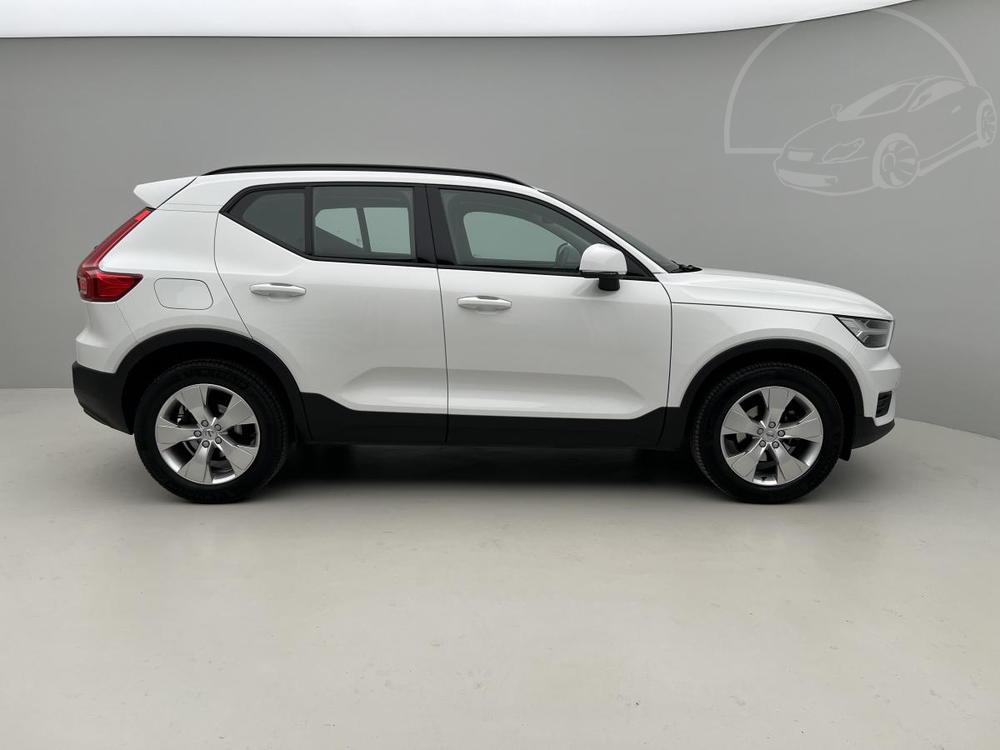 Volvo XC40 T2 MOMENTUM CZ