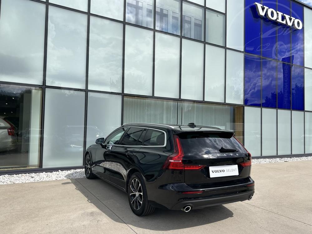 Volvo V60 B4 MOMENTUM Aut 1.maj.