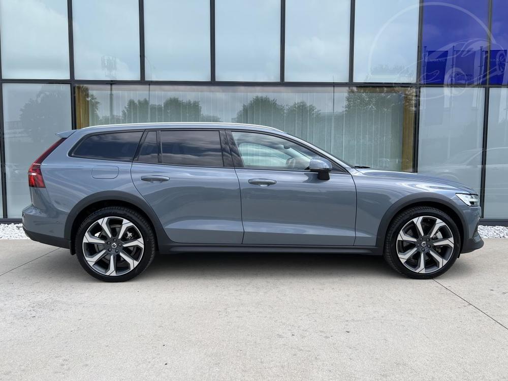 Volvo V60 CROSS COUNTRY B4 AWD Aut 1.maj