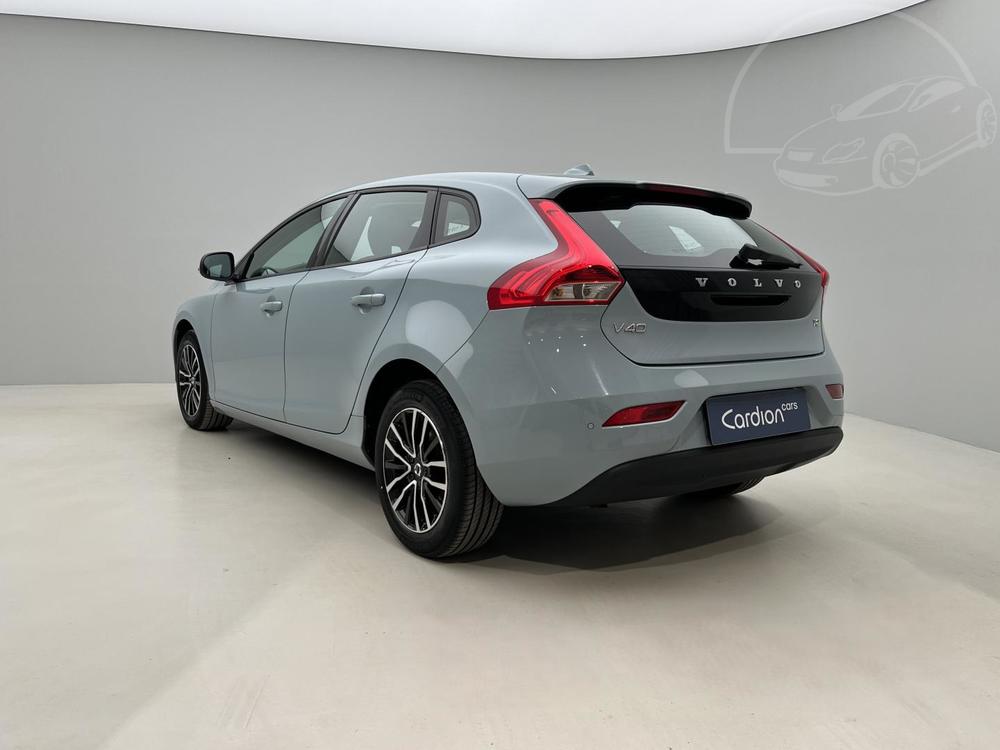 Volvo V40 T2 MOMENTUM